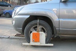 У Києві остаточно заборонили блокування колес автомобілів