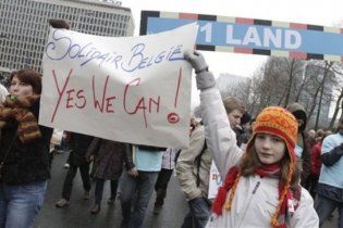 У Брюсселі пройшли багатотисячні мітинги проти політичної невизначеності