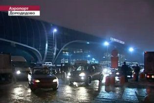 Частина будівлі "Домодєдово" обвалилася: спалахнула пожежа