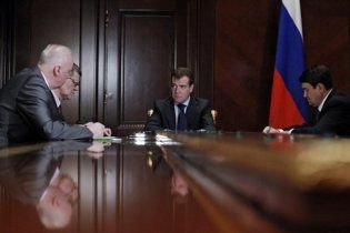 Медведев приказал провести чистки в силовых структурах на транспорте