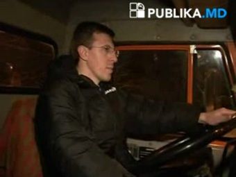 мер Кишинева Дорін Кіртоаке за кермом снігоприбирача