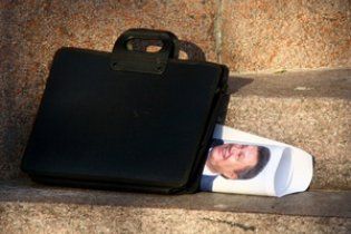 Під Київською мерією спалять картонного Януковича