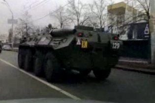 У Харкові китайці за розкриття злочину подарували міліції бронетранспортер