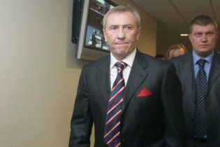 Черновецький вирішив затягати по судах "пліткарів" про його коханку
