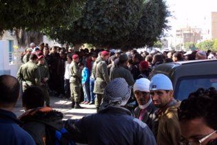 Поліція Тунісу відкрила вогонь по демонстрантах