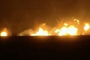 У США зійшов з рейок і згорів потяг зі спиртом