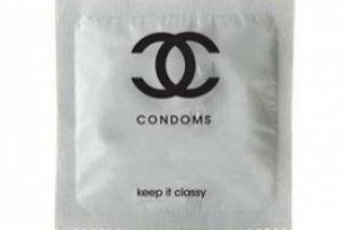 Модный дом Chanel выпустил серию презервативов ко Дню Валентина