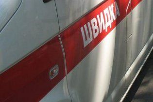 У Донецьку хлопець загинув через обвал козирка під'їзду будинку