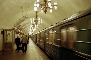 У московському метро загинули студенти, які каталися на даху потяга