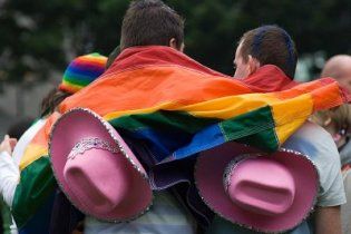 Польща скасує візи для учасників гей-параду з України