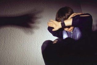 На Житомирщині депутат побила 3-річну дитину: хлопчик у реанімації