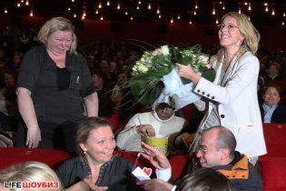 Собчак зловила весільний букет Міли Йовович