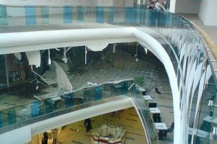 Под обвалами потолка в Sky Mall пострадали две женщины