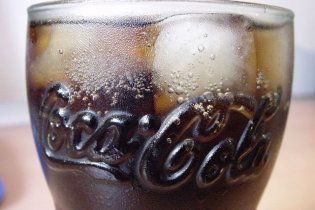 Склад Coca-Cola нажахав онкологів - напій провокує рак