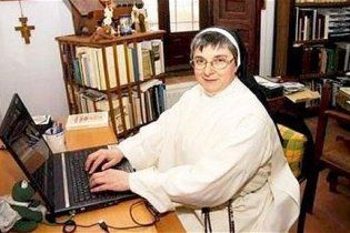 Іспанську черницю вигнали з ордену через любов до соцмережі Facebook