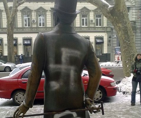 Спаплюжено пам'ятник Пушкіну