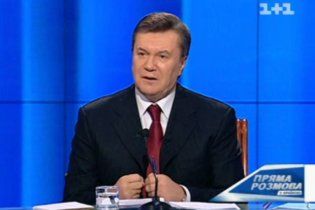 Янукович заявив, що ЗМІ лають його за гроші