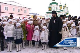 Дети прочли Януковичу стих о том, как любят его