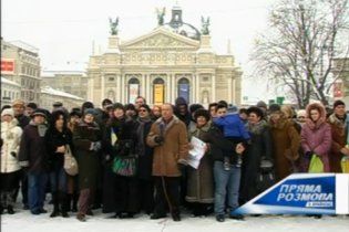У Львові на телеміст з Януковичем прийшли не більше 100 людей