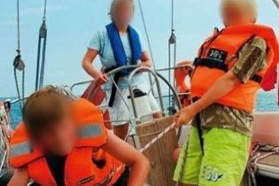 Сомалійські пірати погрожують вбити сім'ю датчан на захопленій яхті