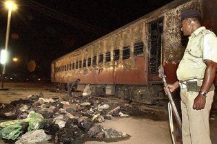 В Индии 11 человек приговорили к виселице за поджог поезда