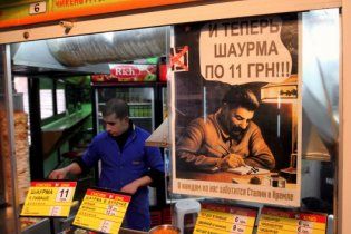 В Донецке Сталин продает шаурму по 11 гривен
