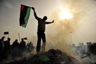 "Показуха" для західних журналістів: у Лівії навмисно влаштовують підпали
