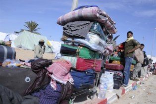 В Италии нелегалы устроили войну с местными жителями и спецназом