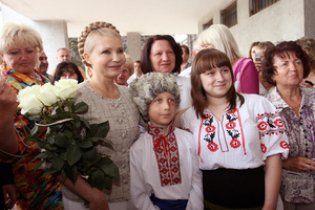 Тимошенко поклялась Кобзарю бороться с мафией и оккупантами