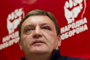 Стогний требует у избитого депутата бутылку за синяк под глазом