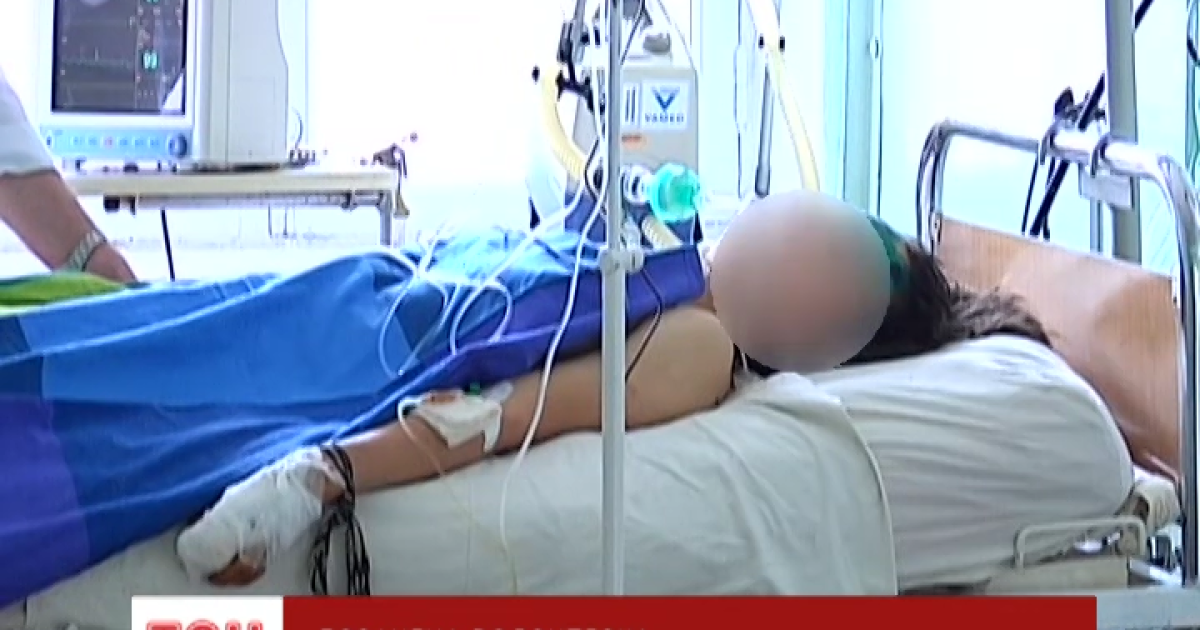 Сейчас девушка на аппарате искусственной вентиляции легких.