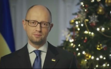 Яценюк у новорічному відео побажав українцям віри в успіх