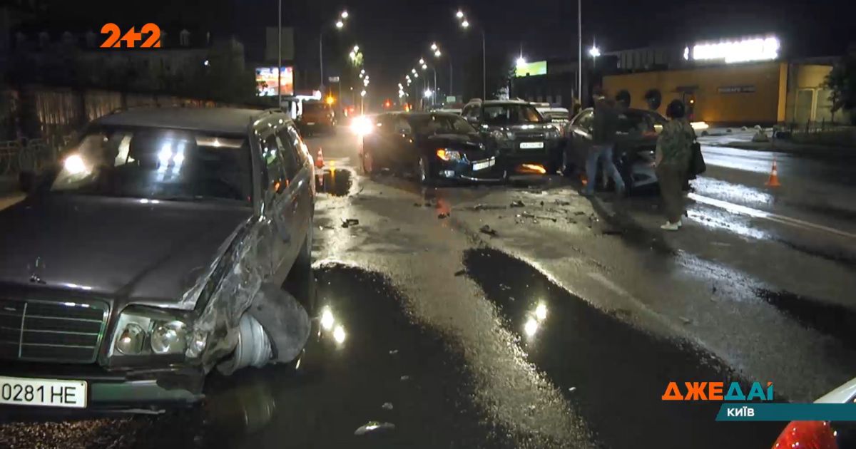 В Киеве водитель представил себя стритрейсером и выполнил маневр с разворотом в 180 градусов