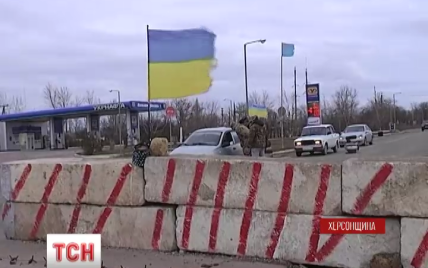 На Херсонщине задержали пятерых пограничников, которые за взятки пропускали грузовики с Крыма