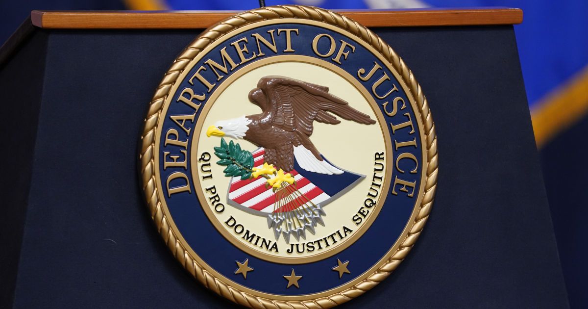 Из Минюста США уволили прокуроров, которые вели дела против Трампа