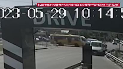Уламок російської ракети ледь не влучив у пасажирську маршруту в Києві  