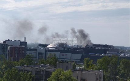 В Києві спалахнула пожежа: що горить біля ТРЦ