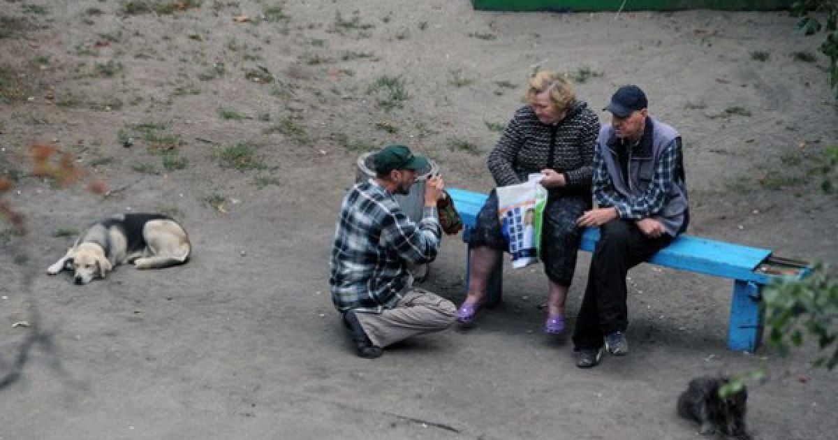 Український фотограф 5 років знімав, що відбувається на лавці у дворі / © Фото Євгена Котенка