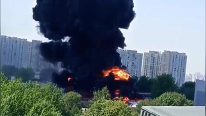 В Москві сталася масштабна пожежа на території ремонтно-механічного заводу