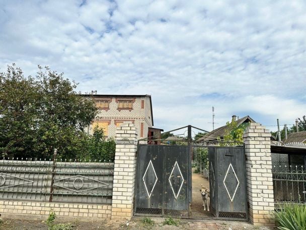 Внаслідок ворожих ударів пошкоджено щонайменше дванадцять житлових будинків