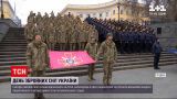 Новости Одессы: военнослужащие и курсанты выстроились в виде цифры 30 на Потемкинской лестнице в честь дня ЗСУ