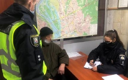 Офіцери поліції розшукали чоловіка, який у Києві на Русанівці дає ляпаси незнайомим жінкам: що відомо