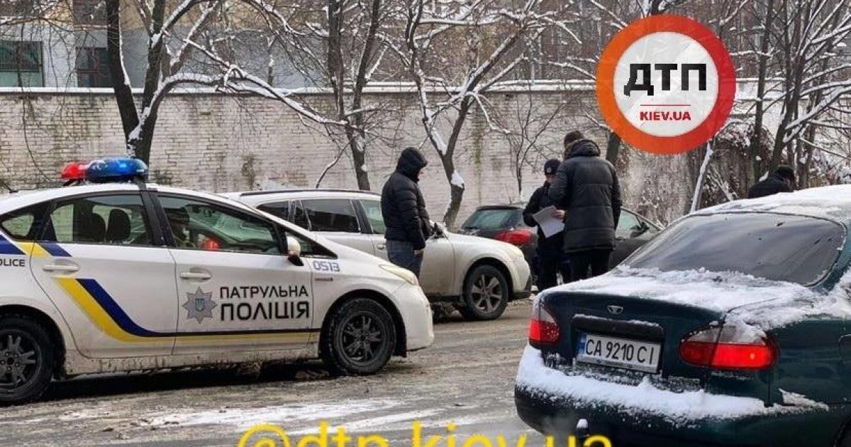 Сразу 9 авто столкнулись на одной из центральных улиц Киева