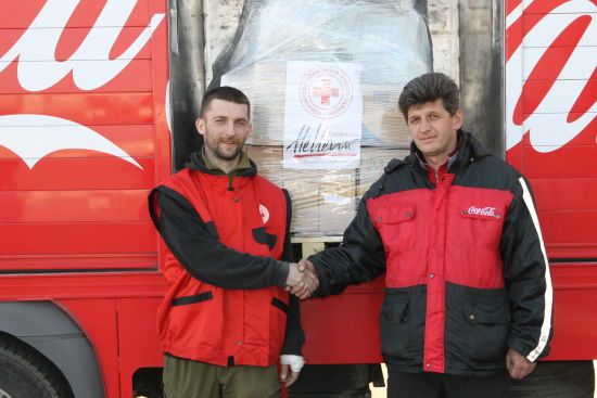 Кока-Кола допоможе продуктами харчування 70-ти тисячам сімей в Україні у партнерстві з Червоним Хрестом