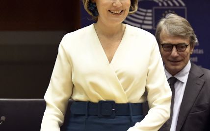 Какая стильная: королева Матильда в деловом образе посетила Европарламент