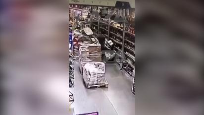 В Краснодаре россиян прибило туалетной бумагой: видео