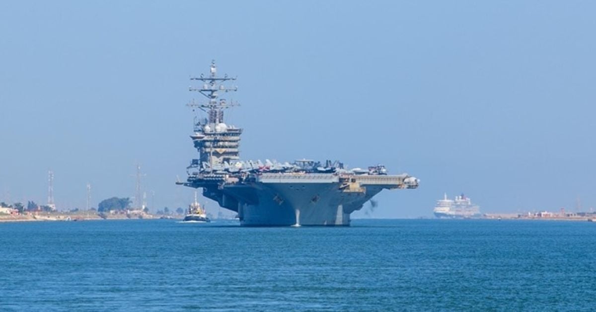 Авианосец USS Dwight D. Eisenhower