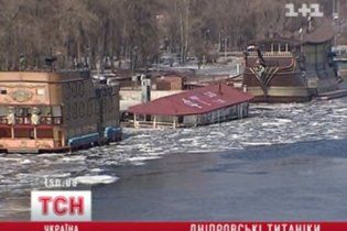 Дніпро перетворюють на цвинтар затоплених готелів
