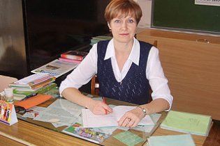 Дівчина облила сірчаною кислотою вчительку початкових класів