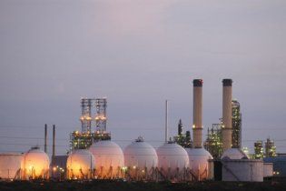 На найбільшому нафтопереробному заводі у світі прогримів вибух